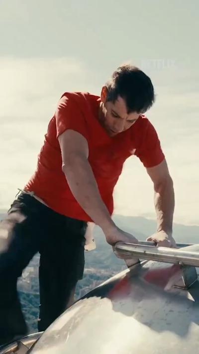 The Moment Alex Honnold Reaches the Summit of Taipei 101